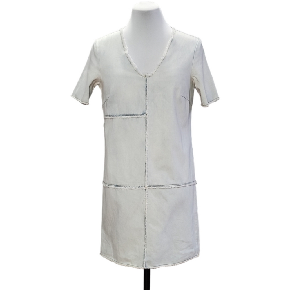 1 STATE Light wash v-neck short sleeve mini shift denim dress